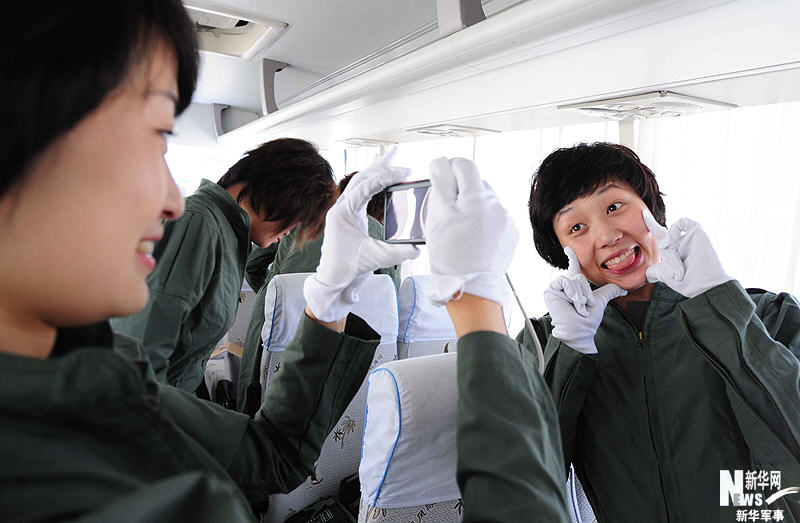 節(jié)日特輯：翱翔在藍(lán)天下的女殲擊機(jī)飛行員