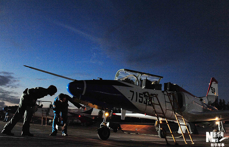 節(jié)日特輯：翱翔在藍(lán)天下的女殲擊機(jī)飛行員