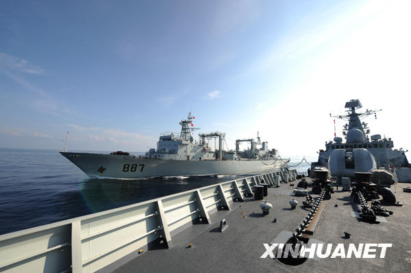 中國海軍第五批護航編隊進行首次海上補給