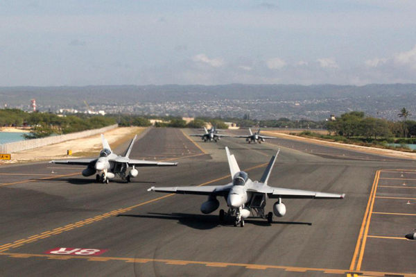 澳空軍首批超級大黃蜂戰機飛越太平洋回國