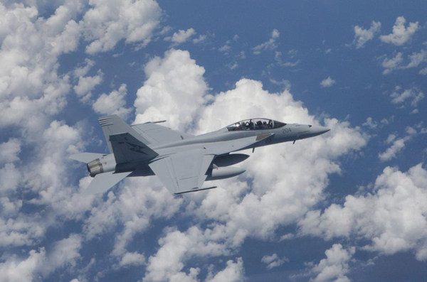 澳空軍首批超級大黃蜂戰機飛越太平洋回國