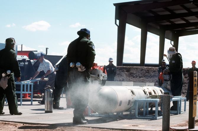 美軍用電鋸暴力銷毀陸基“核戰斧”