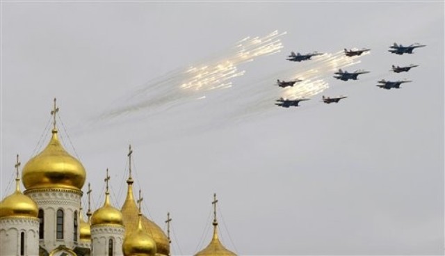 俄羅斯舉行空中閱兵預演 大批戰機飛過紅場上空(高清組圖)