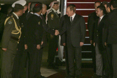 普京抵約旦受“空前”禮遇 國王親自為其開車