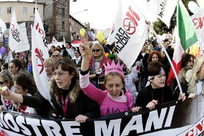12萬(wàn)意大利人游行 抗議美軍擴(kuò)建軍事基地