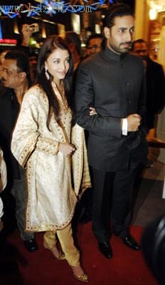 印度女模特割腕要求寶萊塢金童玉女散伙