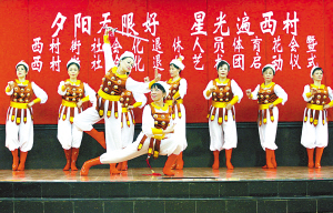 靚姨玩藝術(shù)歌舞松筋骨(圖)