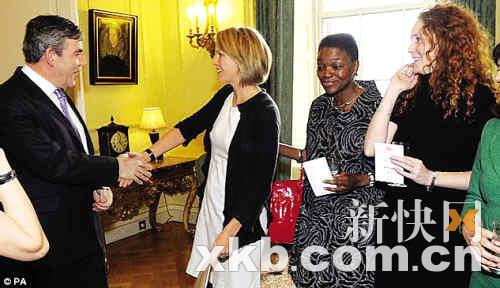 布魯克斯：英國小報女王華麗蛻變記