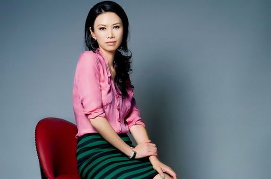 鄧文迪飛身出掌彪悍護夫 為了錢還是愛情?