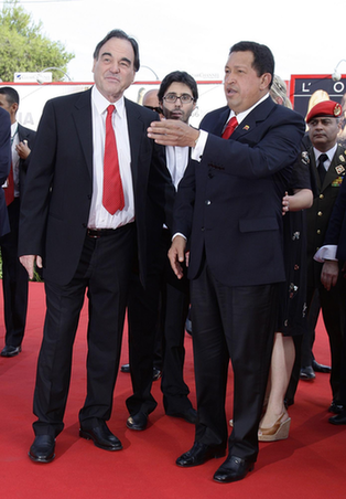 查韋斯亮相威尼斯電影節 紅地毯上擺造型（組圖）