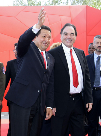 查韋斯亮相威尼斯電影節 紅地毯上擺造型（組圖）