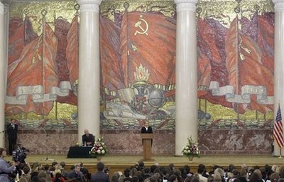 希拉里批評俄美政府冷戰(zhàn)陰魂不散 博得俄大學生好感