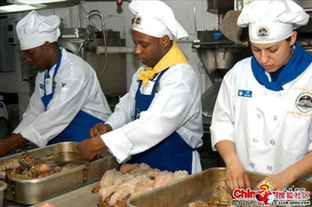 看了這個你就知道為啥美軍很多胖子