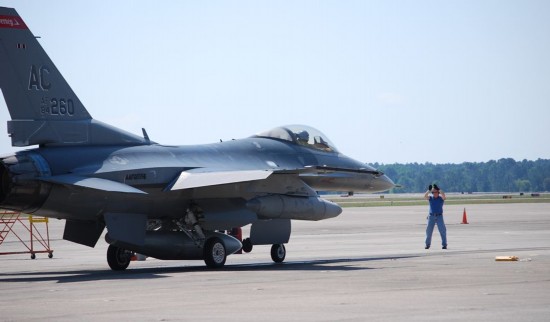 財大氣粗！美軍使用F-16戰斗機當靶機[組圖]