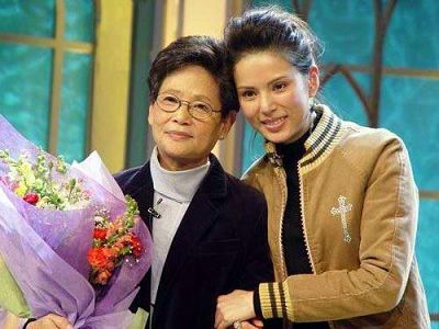 21位美女明星的極品漂亮媽媽