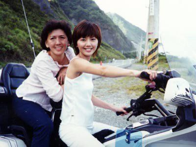 21位美女明星的極品漂亮媽媽