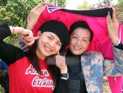 21位美女明星的極品漂亮媽媽