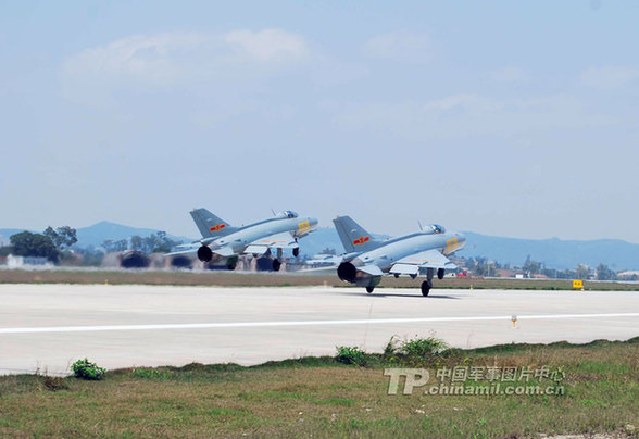 廣空殲七戰機實戰演練