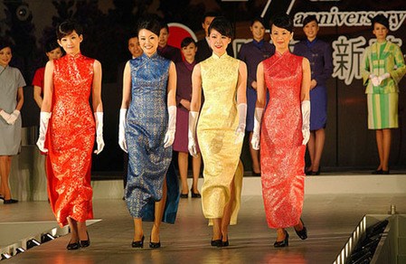 當各地空姐遇到旗袍 誰最美？