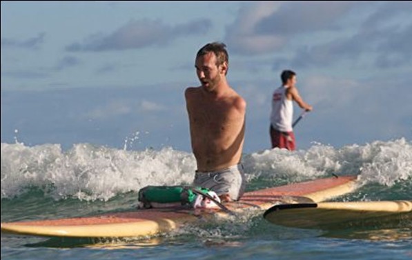 沒有四肢生活也很精彩！澳勵(lì)志哥夏威夷享受浪漫蜜月