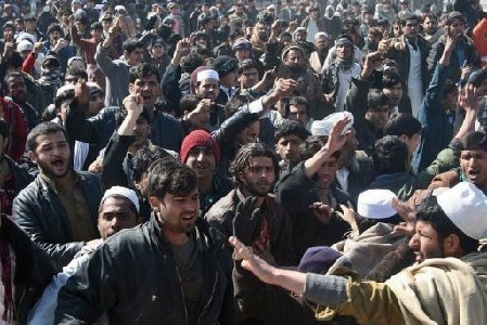 北約召回在阿政府工作人員 阿抗議者沖擊聯合國機構