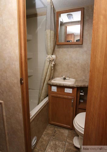 長春：拖著房車接媳婦（組圖）