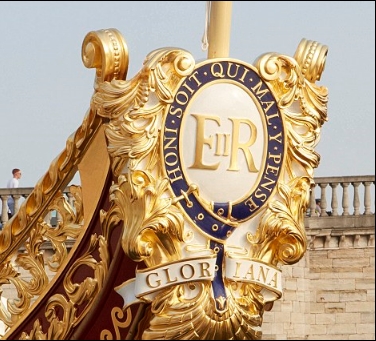 英國千船巡游 “榮光女王”號(hào)萬眾矚目