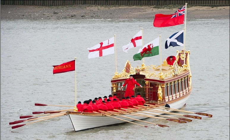 英國千船巡游 “榮光女王”號萬眾矚目