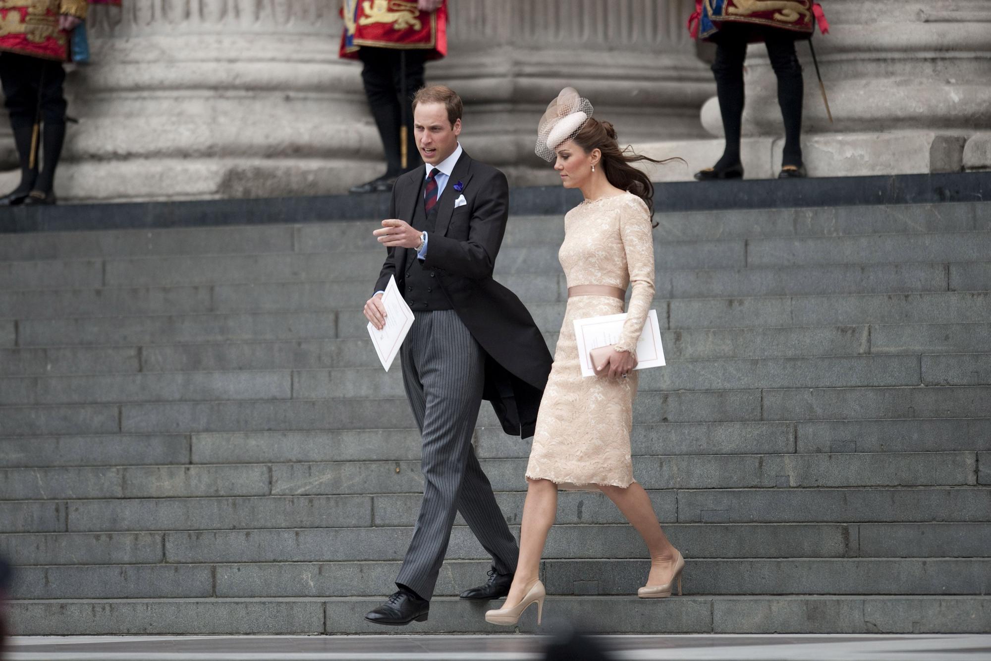英女王登基60年慶典最后一天凱特和哈里私語被拍