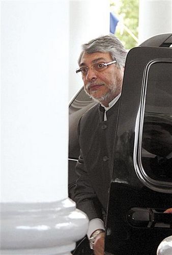 巴拉圭總統(tǒng)遭參議院彈劾下臺 新總統(tǒng)火速上位