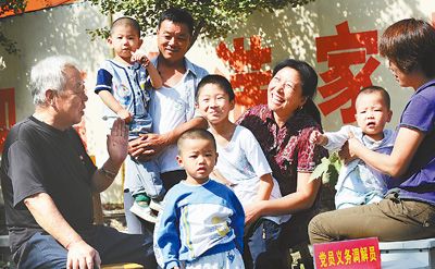 十年黨員干部隊伍建設(shè)成果豐厚——根基更堅實 骨干更健碩（輝煌·十年）