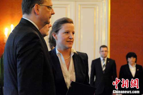 捷克任命女國防部長 僅37歲丈夫有華裔血統(tǒng)