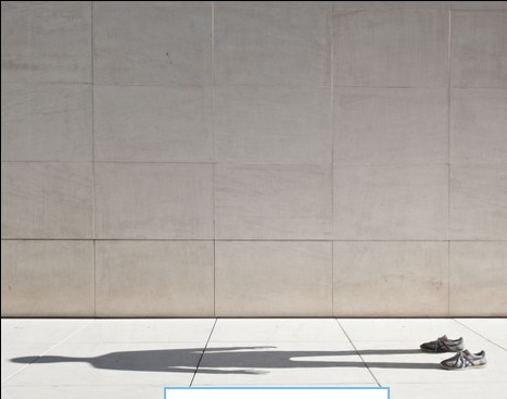 “隱形人”藝術(shù)家拍攝深邃影子照片 反映自身不斷變化個(gè)性