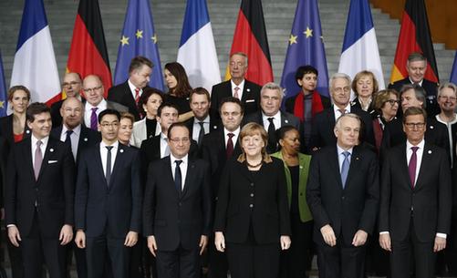 圖：德法兩國慶“金婚” 默克爾奧朗德“秀恩愛”