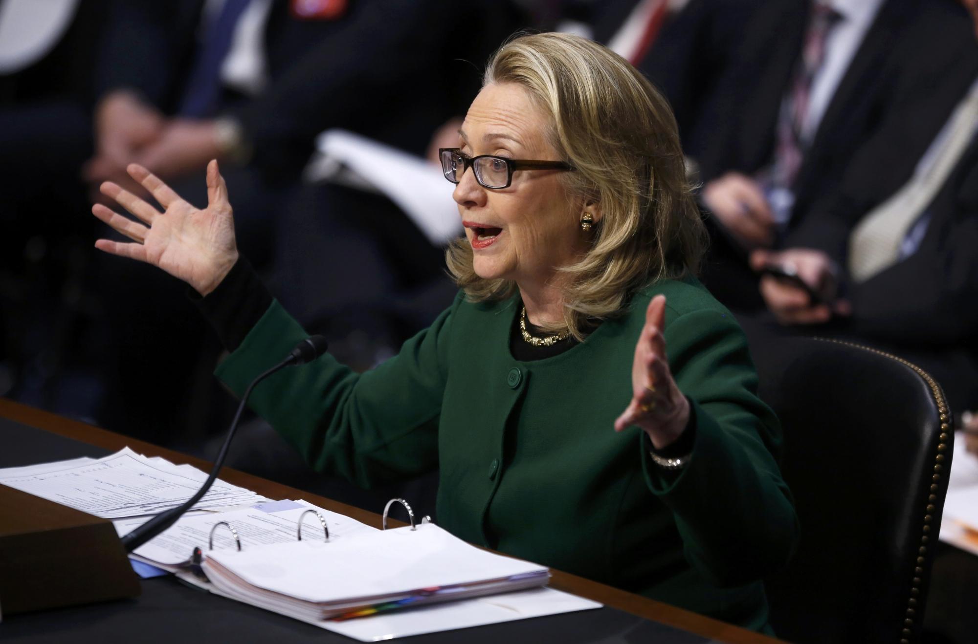 希拉里聽證會一度哽咽 稱對班加西領館遇襲負責