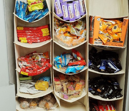 玩游戲、吃自助：哈里講述阿富汗戰場“愜意生活”