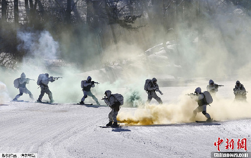 韓美海軍陸戰隊舉行雪地軍演