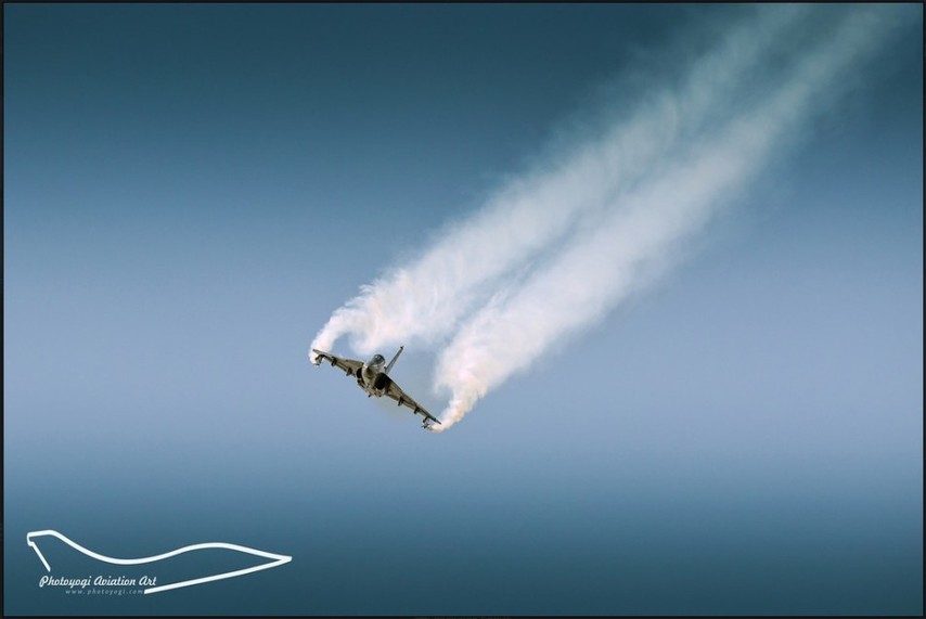 高清：印度國產LCA輕型戰機賣力表演展示機動性能