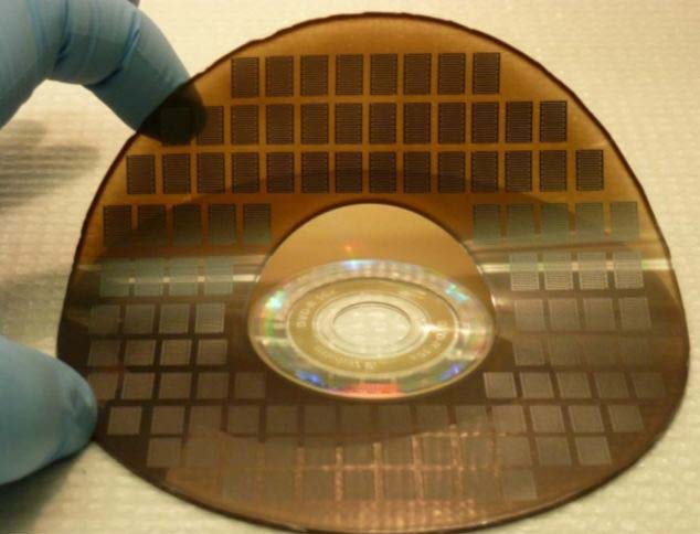 數秒內完成手機充電！超級電容器或引發電池革命