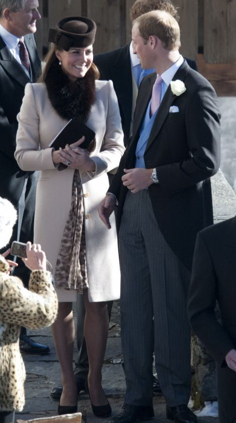 凱特王妃現身友人婚禮 “孕”味十足魅力不減