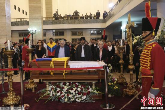 查韋斯遺體未及時處理 或無法長久保存供瞻仰(圖)