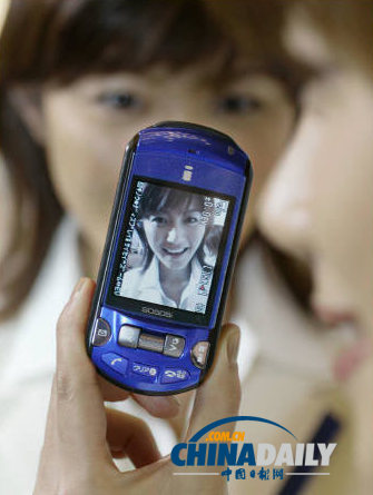 手機偷拍惹的禍!日本小學生被黑衣男子用樹枝刺傷