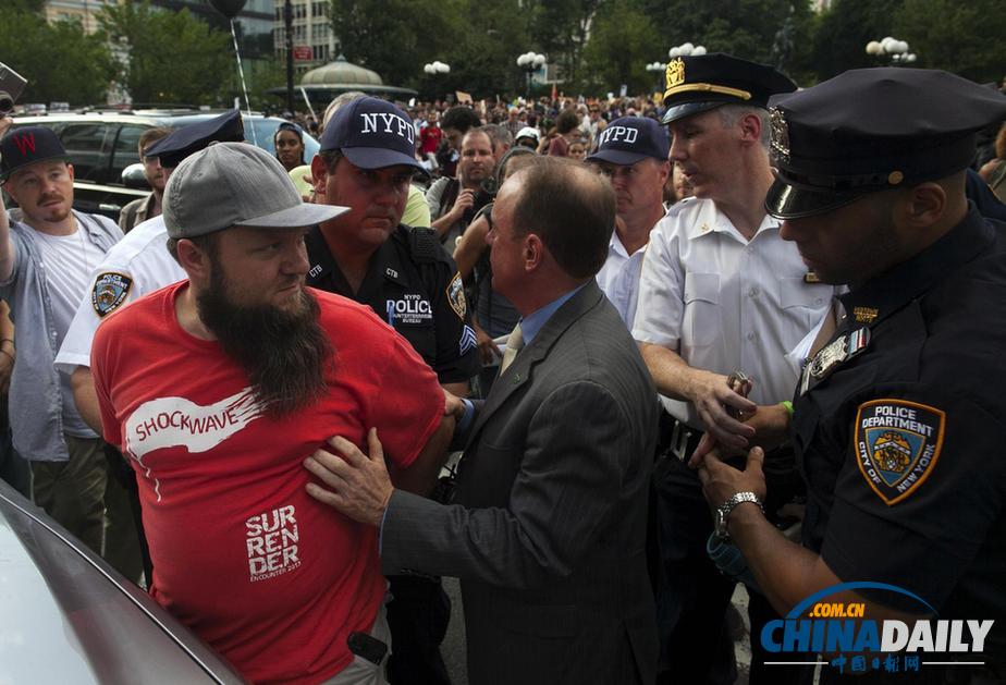 數千人聚集紐約時報廣場 抗議協警槍殺黑人被判無罪