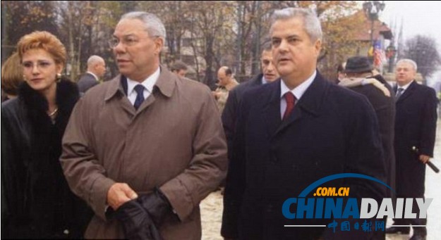 鮑威爾否認(rèn)與羅馬尼亞美女官員有婚外情 稱只是朋友