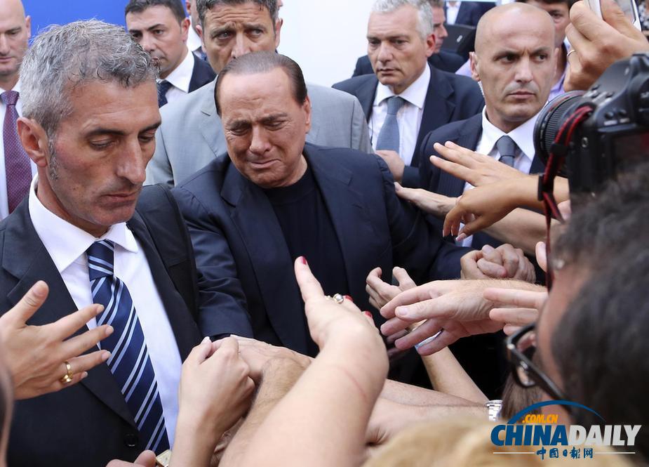 組圖：老貝獲刑后首度現(xiàn)身 參加支持者集會(huì)面露哭相