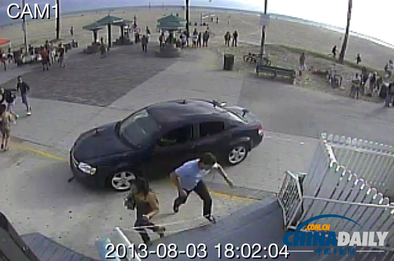 美國洛杉磯汽車沖進海灘人群 致1死11傷（組圖）