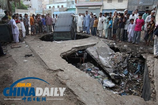 巴基斯坦卡拉奇足球場(chǎng)附近發(fā)生爆炸 至少11人死亡