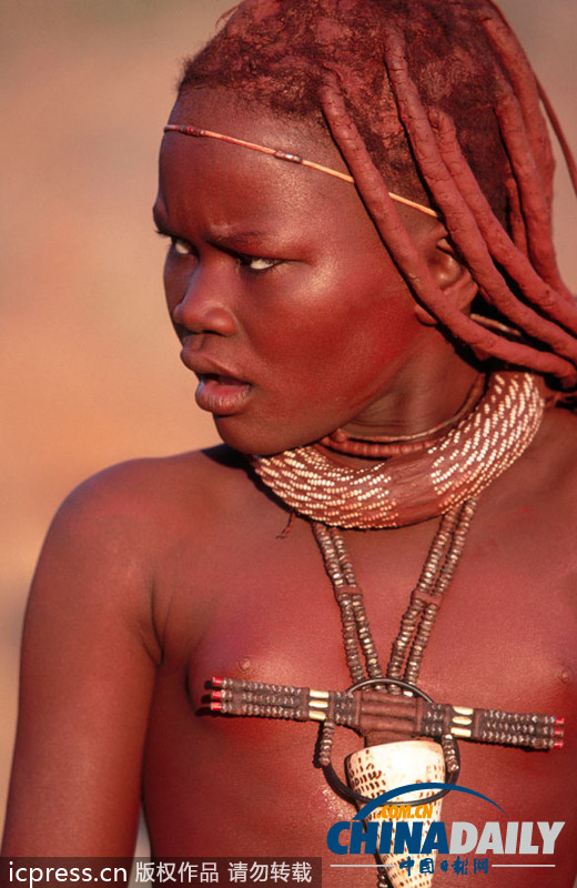 盤點(diǎn)土著超強(qiáng)穿著 露與不露發(fā)揮到最高境界(組圖)