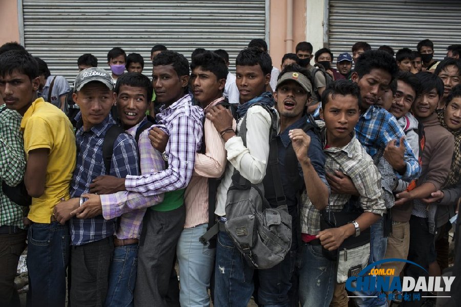 國內缺乏工作機會 大量尼泊爾青年出國打工（組圖）