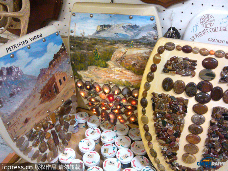 圖：老翁40年收集千余馬桶蓋 怪癖令人咋舌